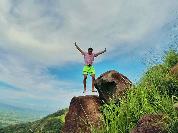 The traveling pink polo reaches Mt. Talamitam!