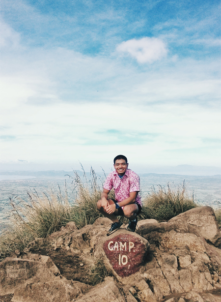 The traveling pink polo re-conquers Mt. Batulao!
