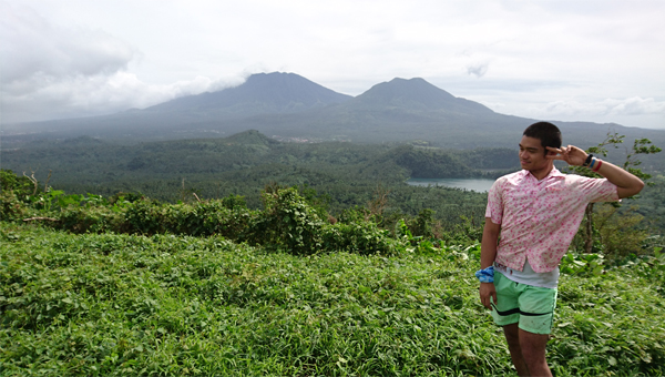 The traveling pink polo reaches Mt. Mabilog!