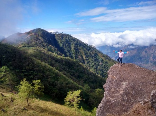 The traveling pink polo reaches Mt. Ulap!