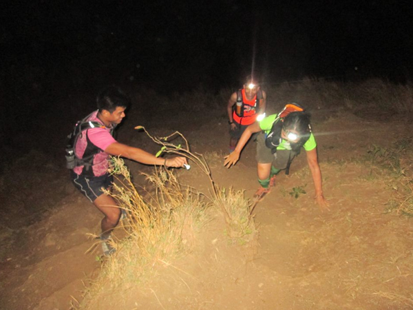 Climbing up to the summit of Mt. Palay-palay
